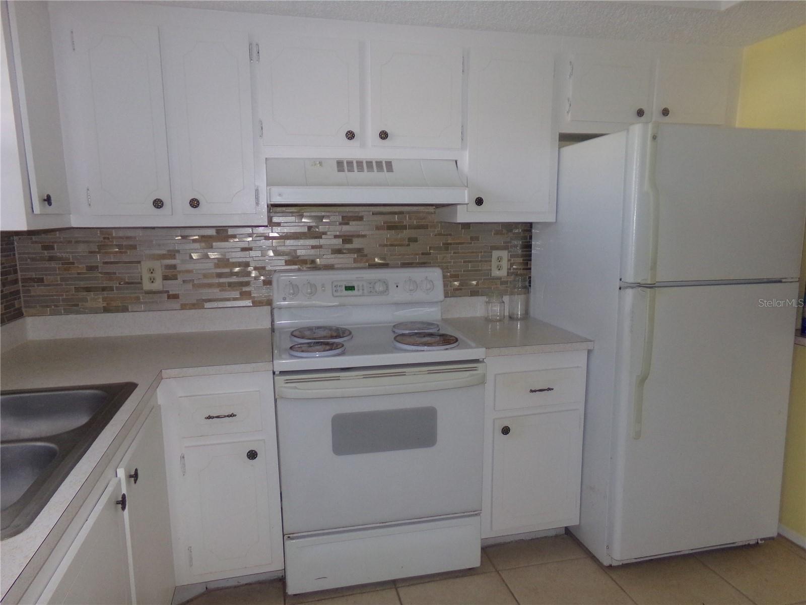 BAYSHORE ON THE LAKE APTS SEC 4 - Residential