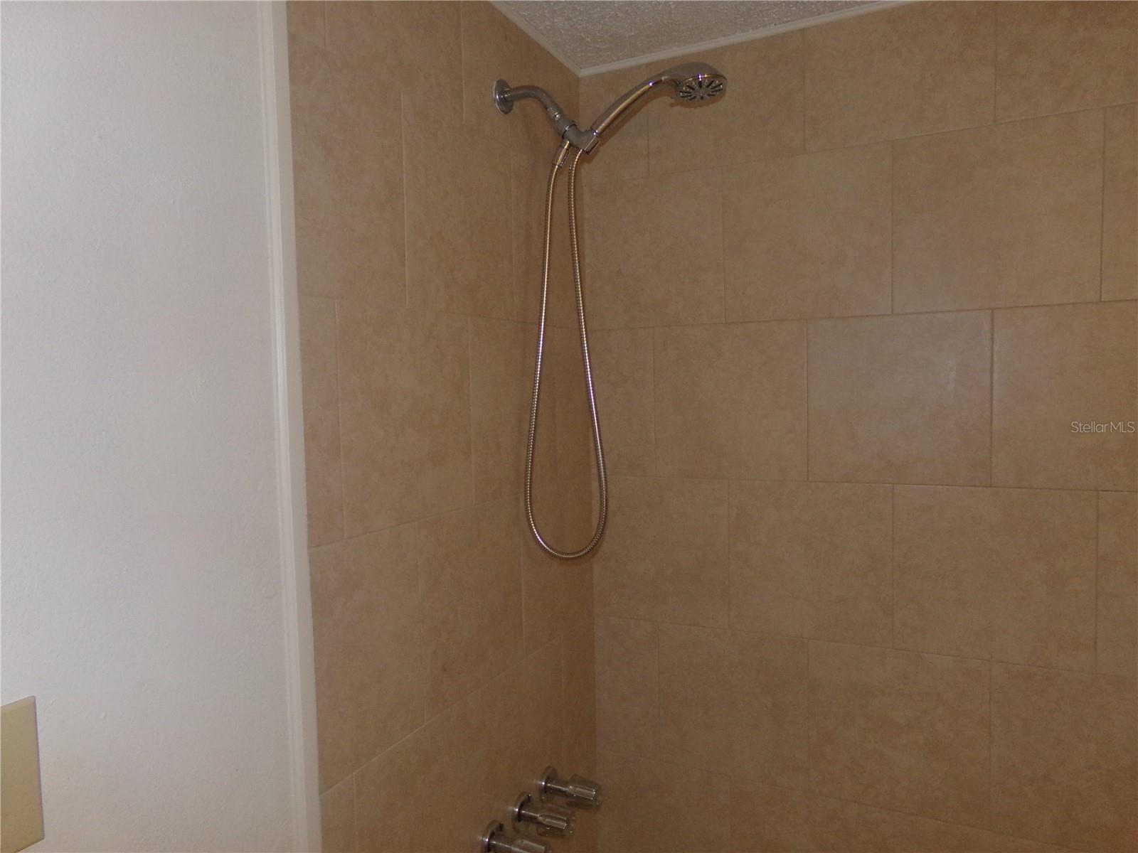 BAYSHORE ON THE LAKE APTS SEC 4 - Residential