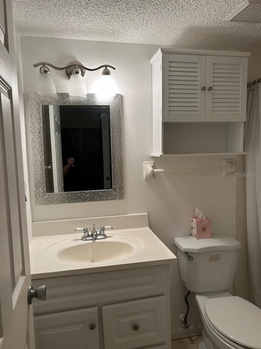 BAYSHORE ON THE LAKE APTS SEC 4 - Residential