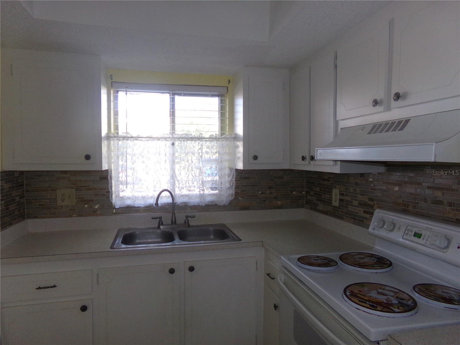 BAYSHORE ON THE LAKE APTS SEC 4 - Residential