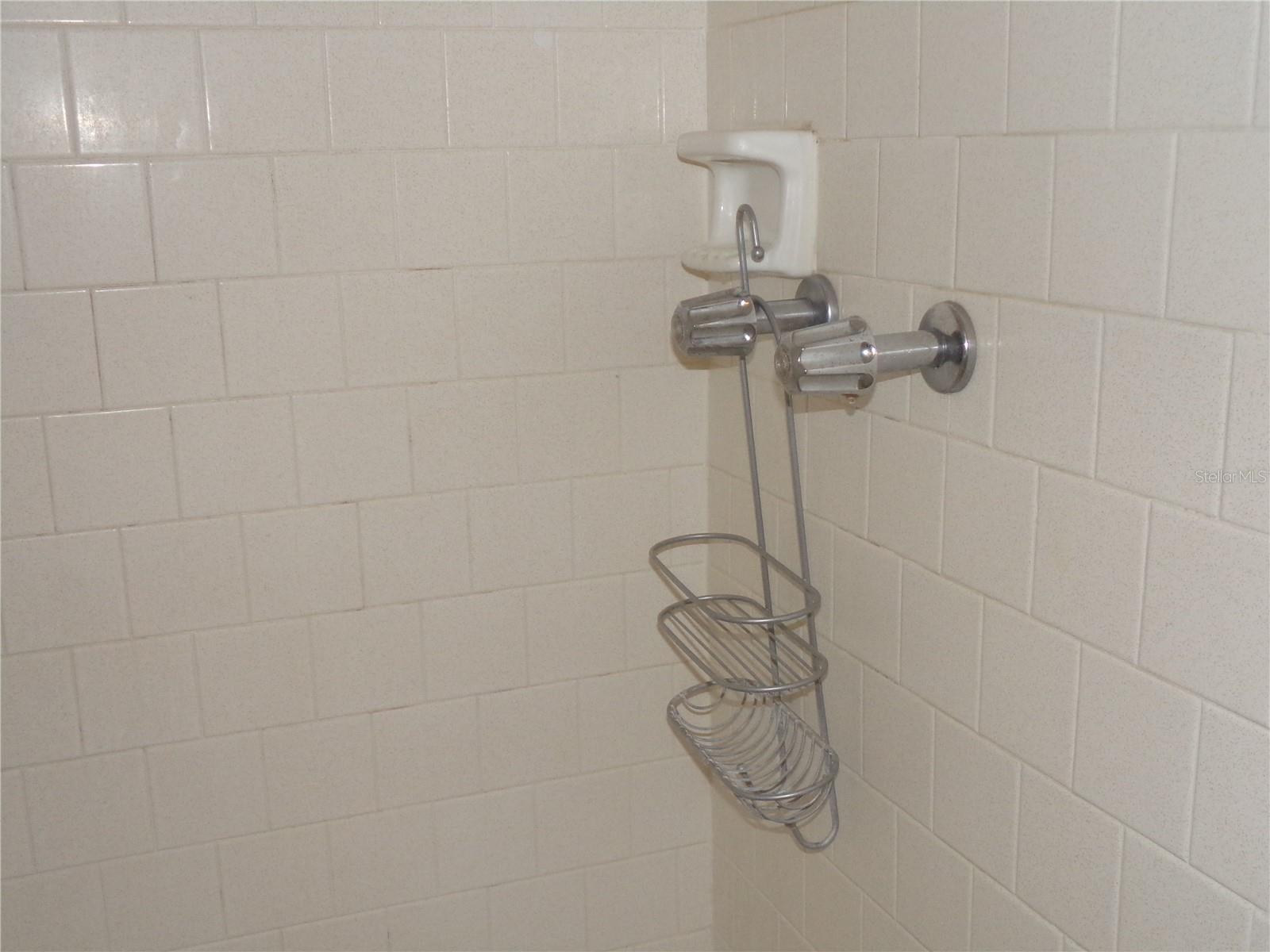 BAYSHORE ON THE LAKE APTS SEC 4 - Residential