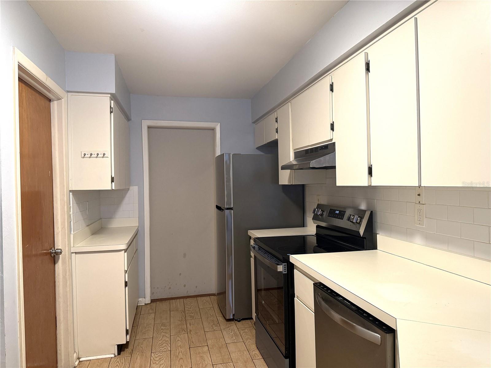 RADCLIFFE ESTATES - Residential Lease