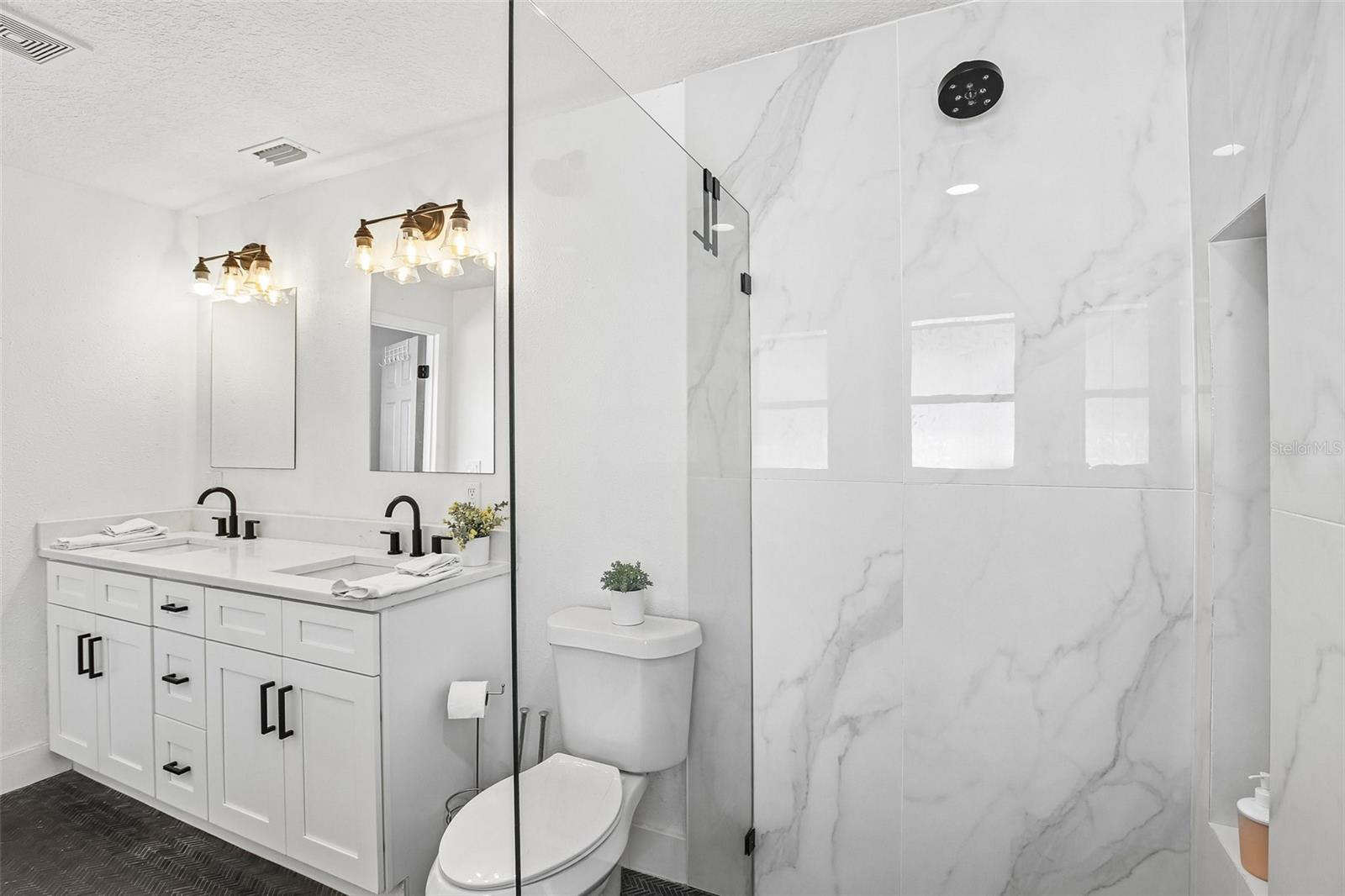 YACHT CLUB ESTATES UNIT 8 REP - Residential