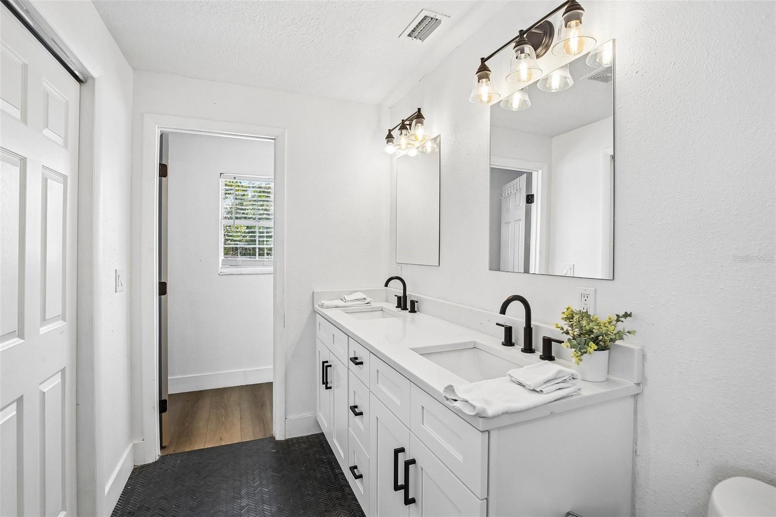 YACHT CLUB ESTATES UNIT 8 REP - Residential