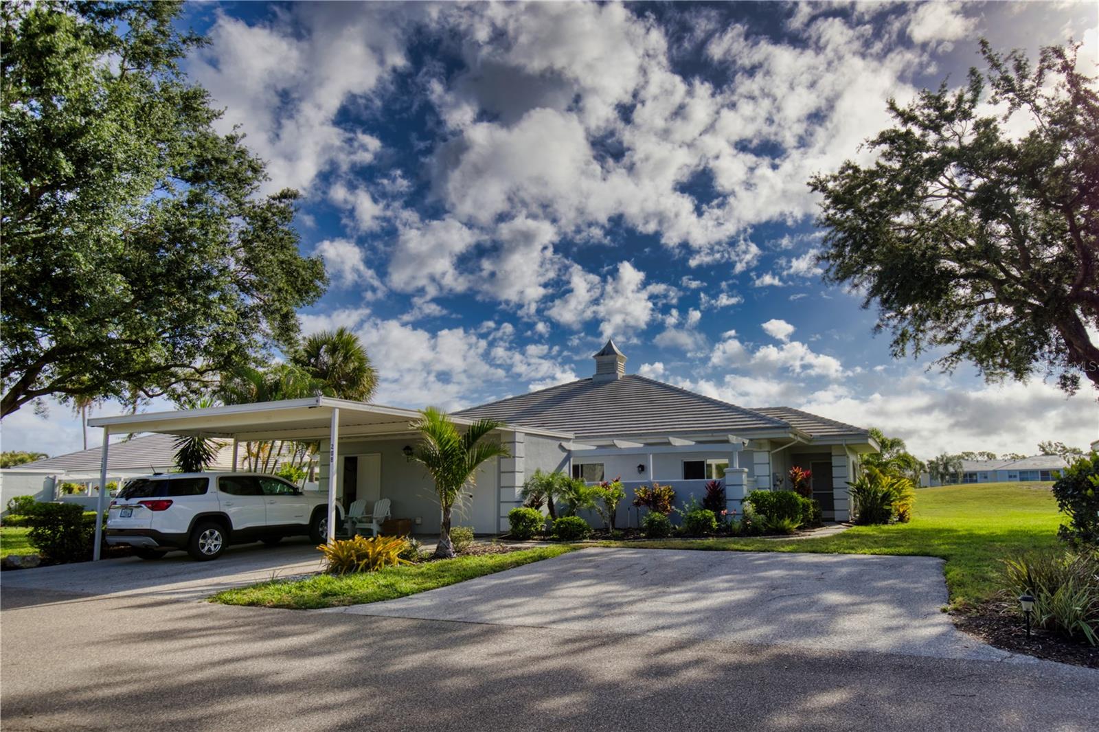 2025 AVAILABLE: MAY, JUN, JUL, AUG, SEP, OCT, NOV, DEC.
2026 AVAILABLE: MAR, APR.
BOOK AT: $4800/PER MONTH (SEASON IS DEC-APRIL, 1 MONTH MINIMUM)
BOOK AT: $2100/PER MONTH (OFF SEASON IS MAY-NOV, 1 MONTH MINIMUM)
*PRICES MAY VARY DEPENDING ON NUMBER OF NIGHTS BOOKED*
Beautiful fully remodeled 2-bedroom 2 bath Villa located in the very sought after Augusta Villas in Plantation Golf and Country Club! Centrally located in Venice just a short drive away from Venice Historical Downtown, Venice Beach and Pier, shopping and restaurants or driving south to the New Atlanta Braves Stadium, local parks and more. If you are looking to relax and unwind, this property will allow you to do so. This villa has been tastefully decorated and has all you will need to enjoy your Florida Vacation. The kitchen is equipped with stainless steel appliances as well as a large pantry and leads to the enclosed Lanai which will allow you to enjoy your morning coffee or wildlife crossing by the lake. This Peaceful Community is what you always thought you will need to come and stay with family and friends during winter month or summer months alike and it will be ready when needed.
Provided by Compass Property Management - Your direction to Annual and Seasonal Living! For further information and availability please visit www.compasspm.net.
~Included in rent: Water, Sewer, Garbage, Cable TV or Streaming Service, Wi-Fi, Landscaping, Electric.
~Paid in full under 90 Days, $145 Booking Fee, $1000 Security Deposit, $250 Clean, plus 13% Tax.
~Assocation: Application & Fee Required (Fee is Subject to Change).
Disclaimer: information, regardless of source, is not guaranteed and should be verified.