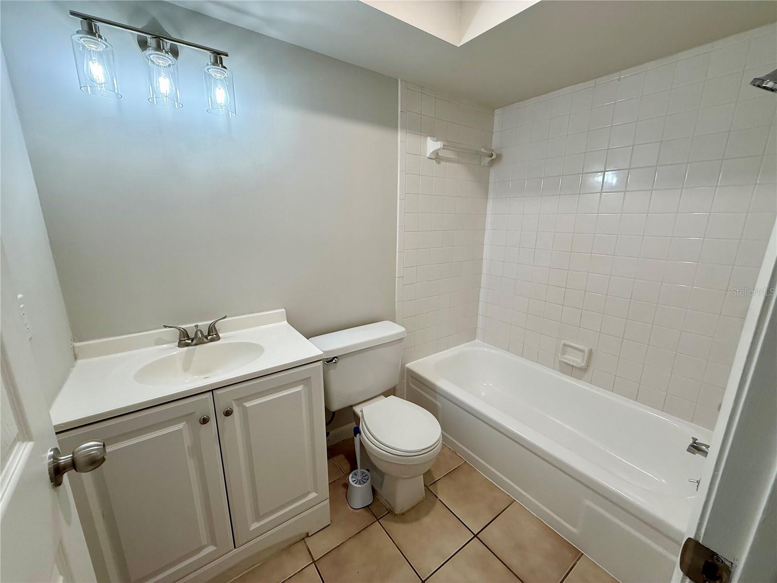 CRESCENT ESTATES SUB 1 - Residential Lease