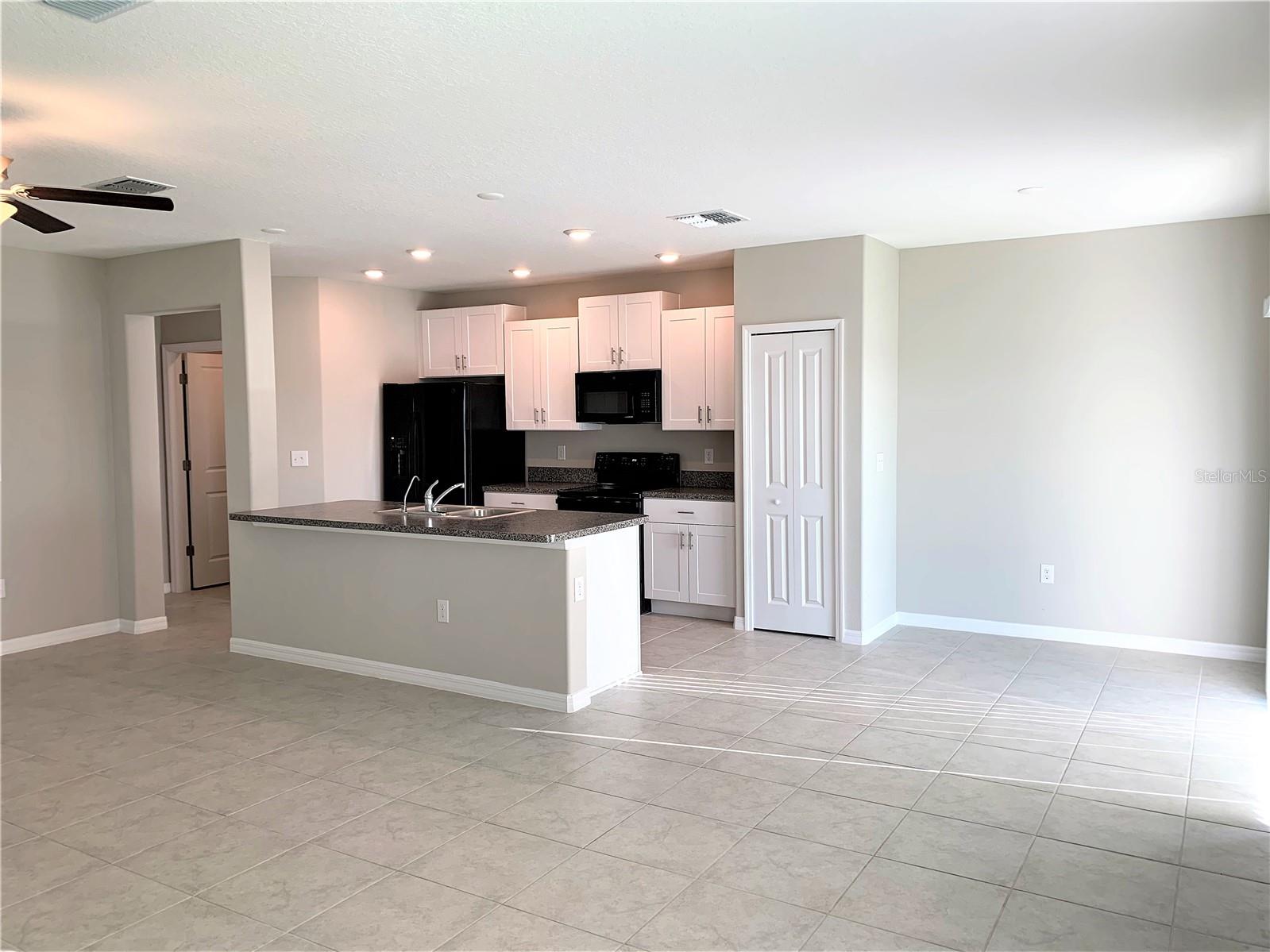 TOUCHSTONE PH 4 - Residential Lease