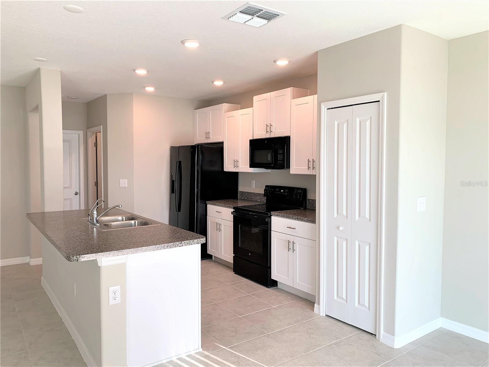 TOUCHSTONE PH 4 - Residential Lease