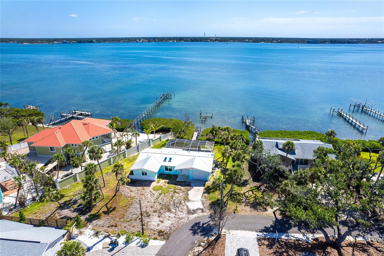 PELICAN SHORES - Residential