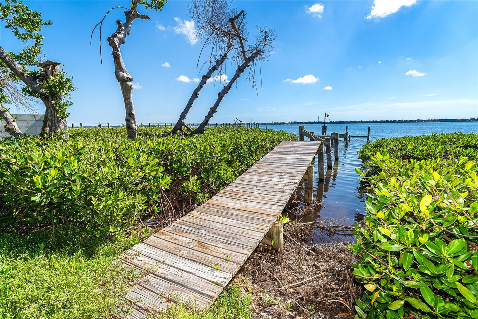 PELICAN SHORES - Residential