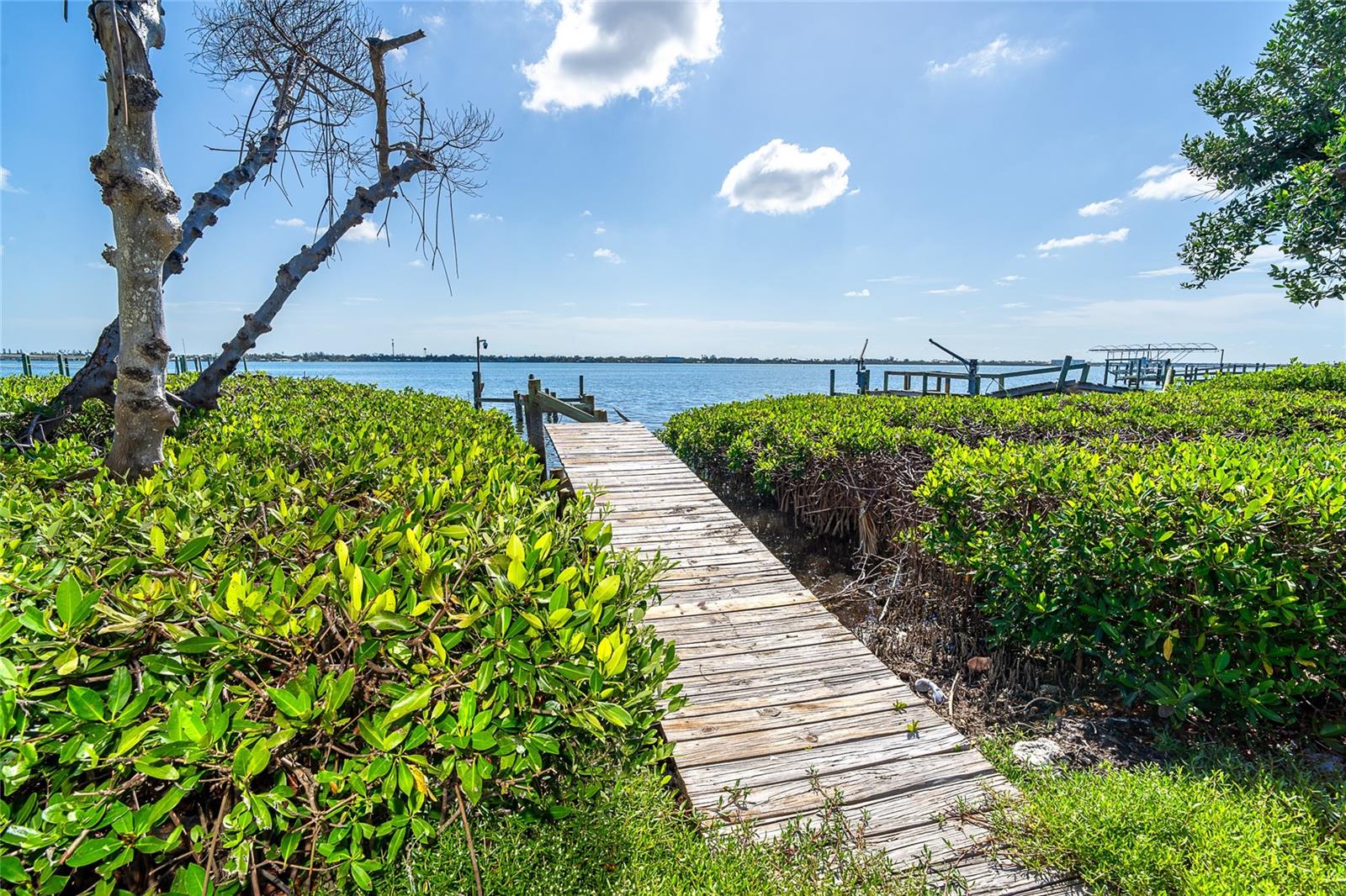 PELICAN SHORES - Residential