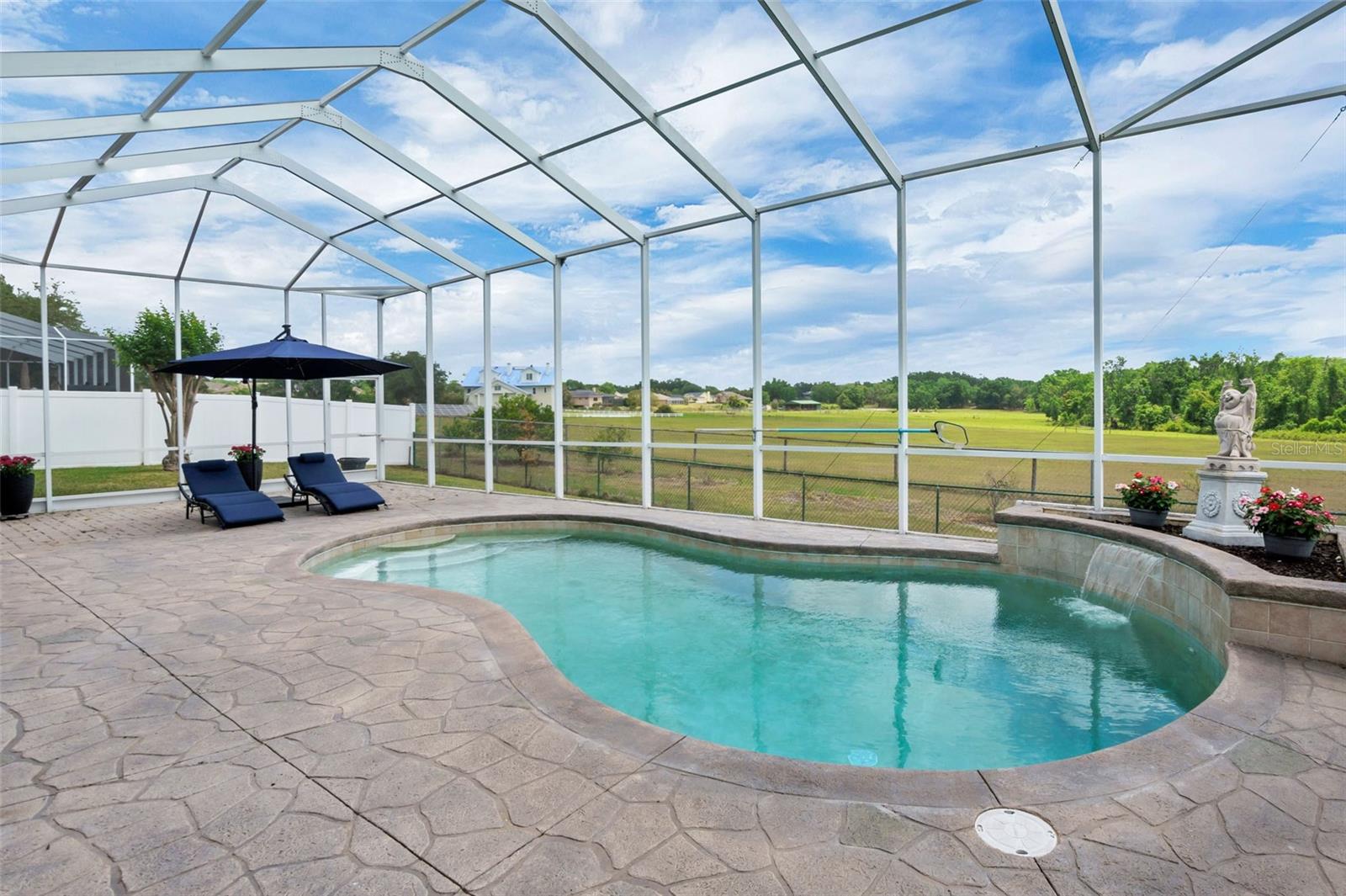 2161 LONGLEAF CIRCLE