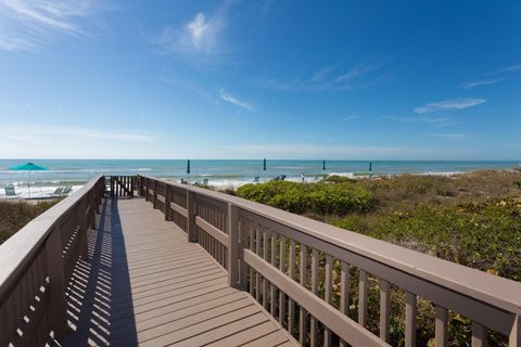 A home in LONGBOAT KEY