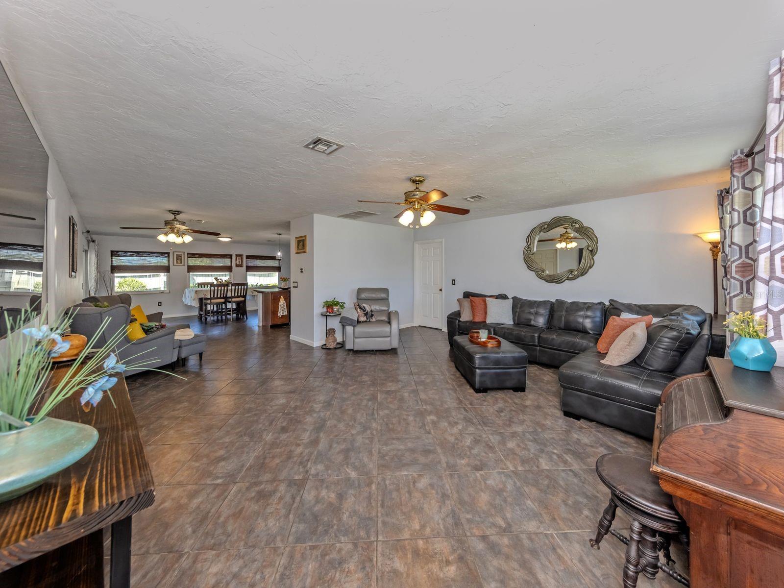 SOUTH VENICE - Residential