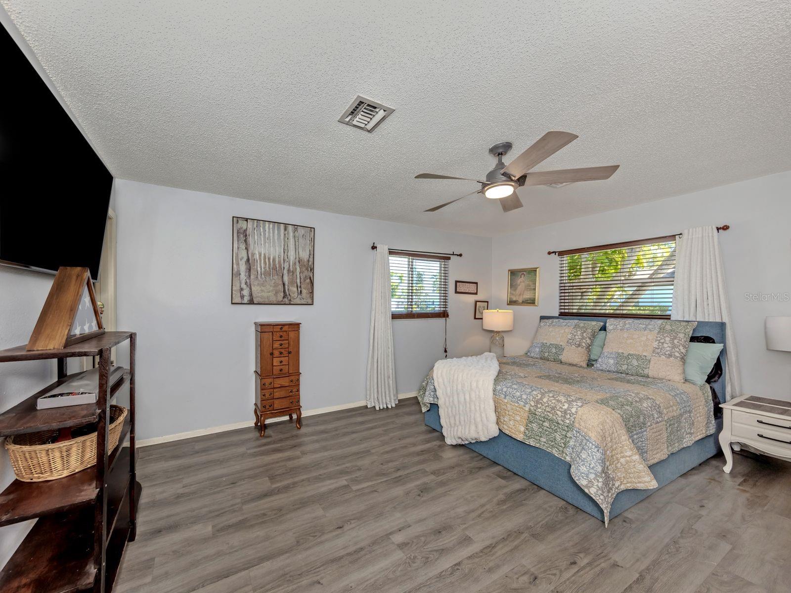 SOUTH VENICE - Residential