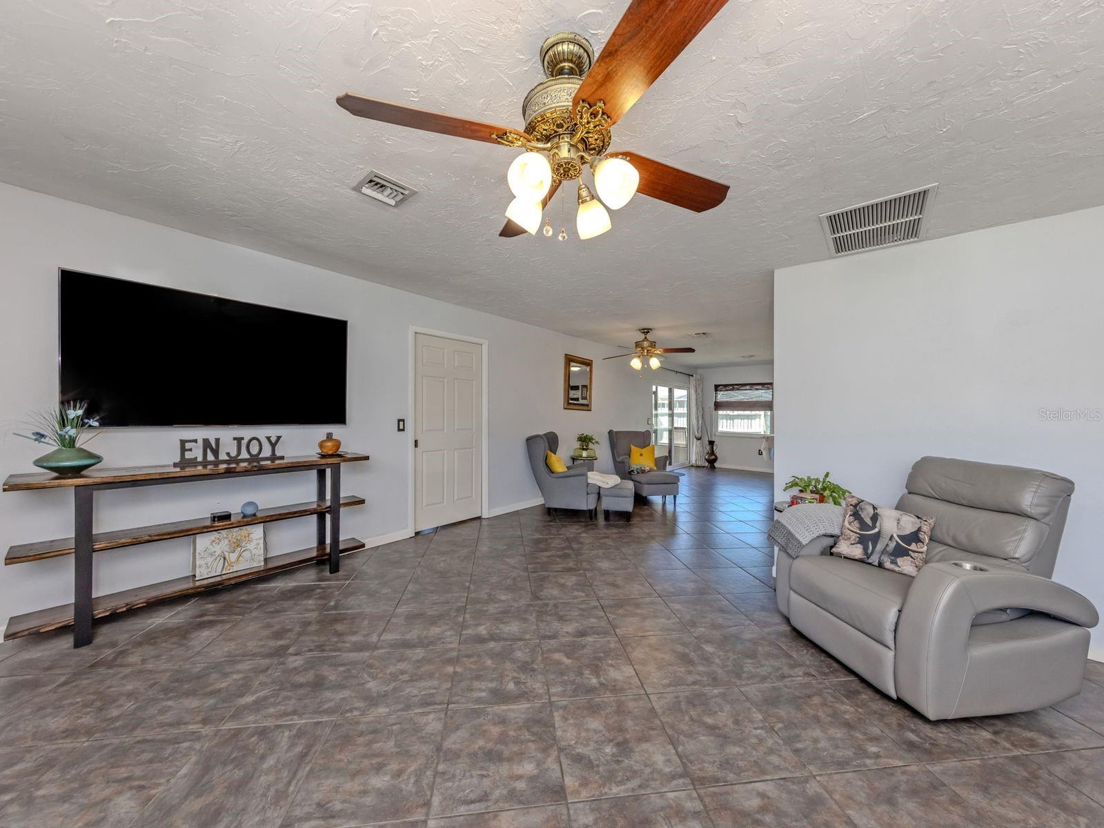 SOUTH VENICE - Residential