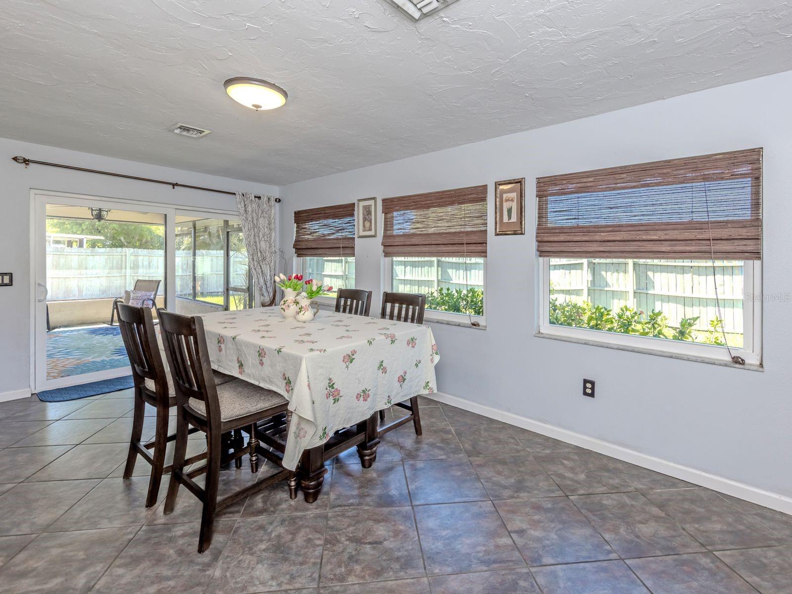 SOUTH VENICE - Residential