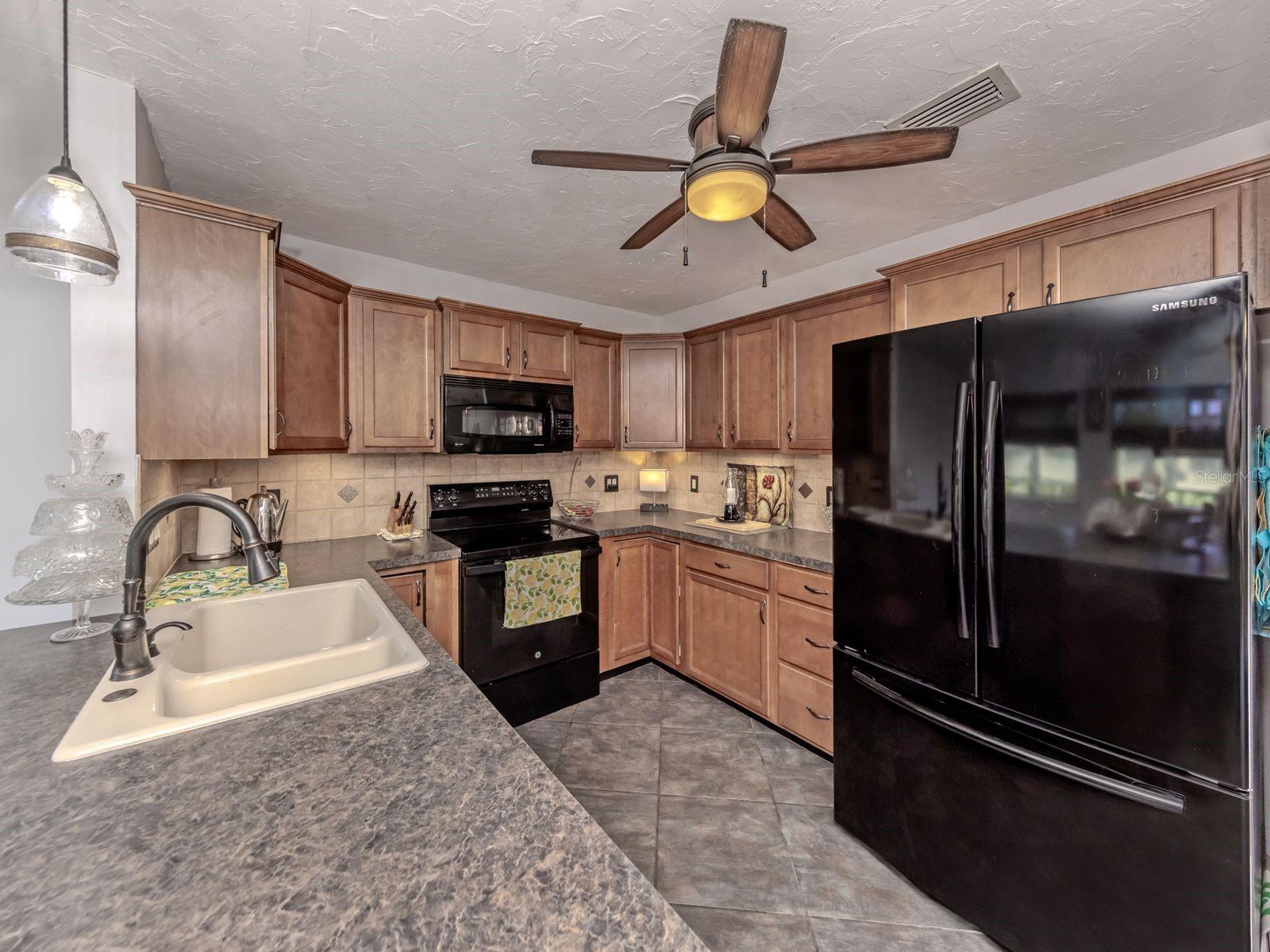 SOUTH VENICE - Residential