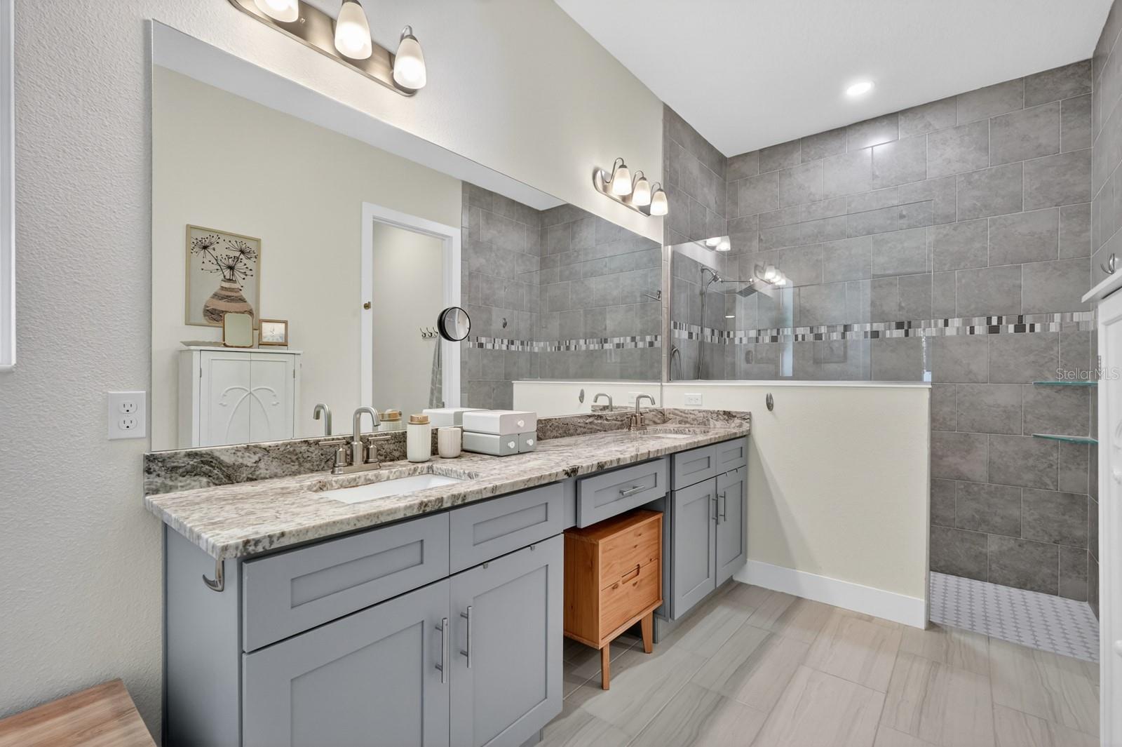 PINE LAKES - Residential