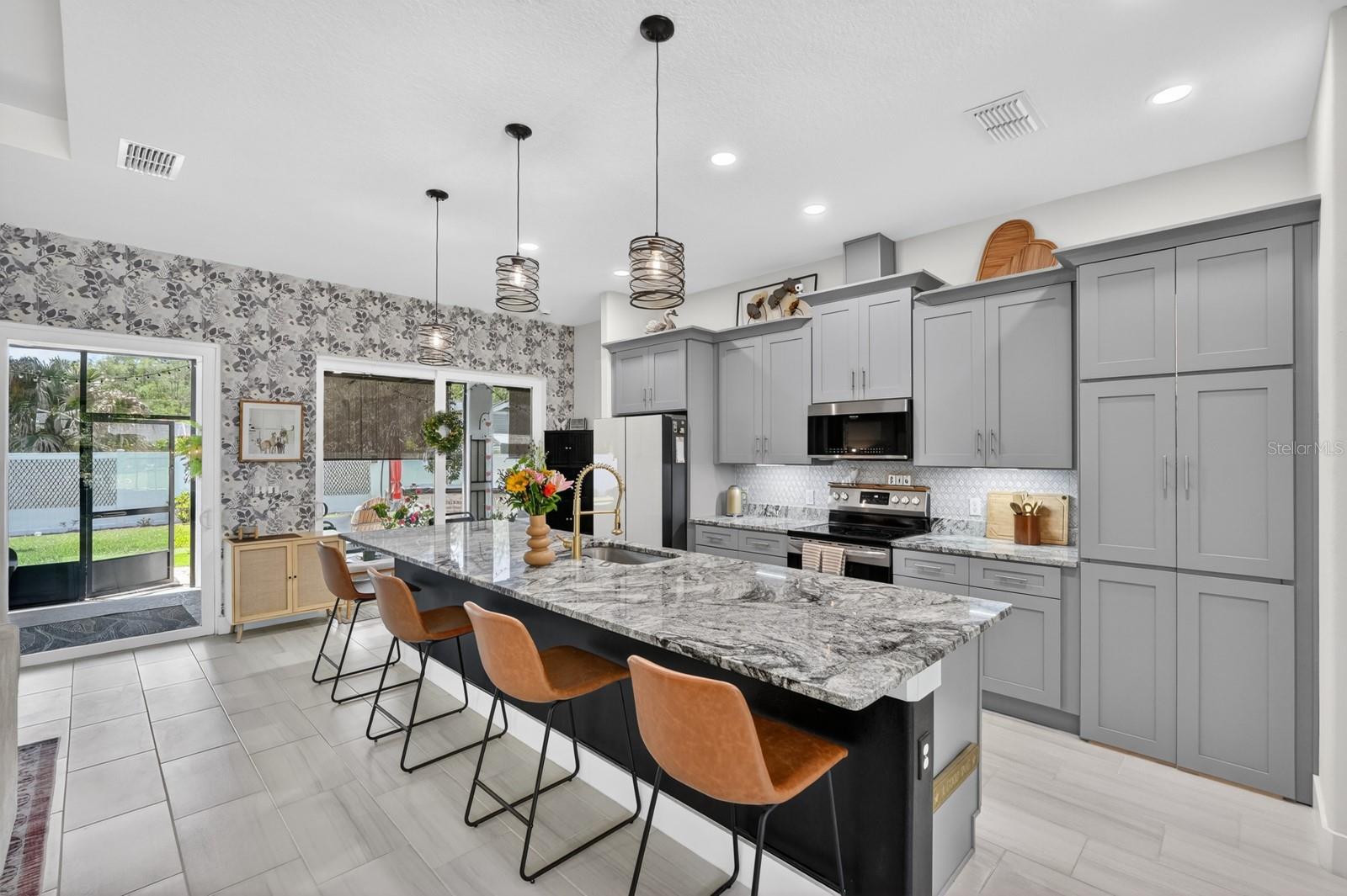 PINE LAKES - Residential