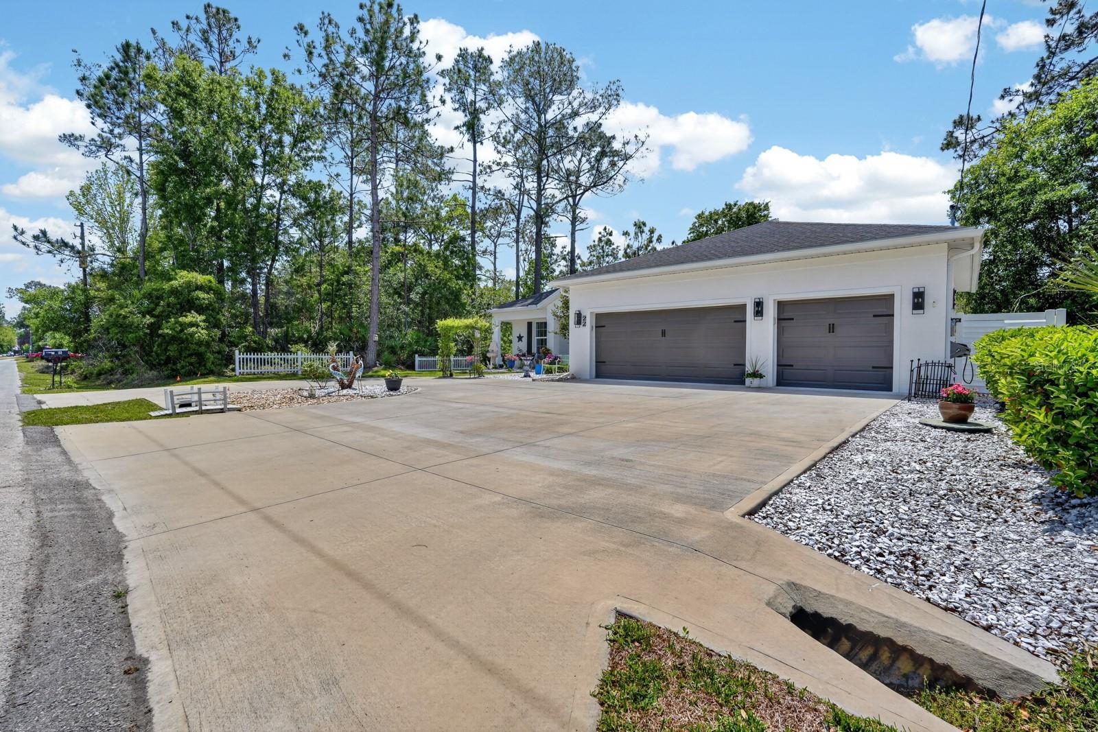 PINE LAKES - Residential