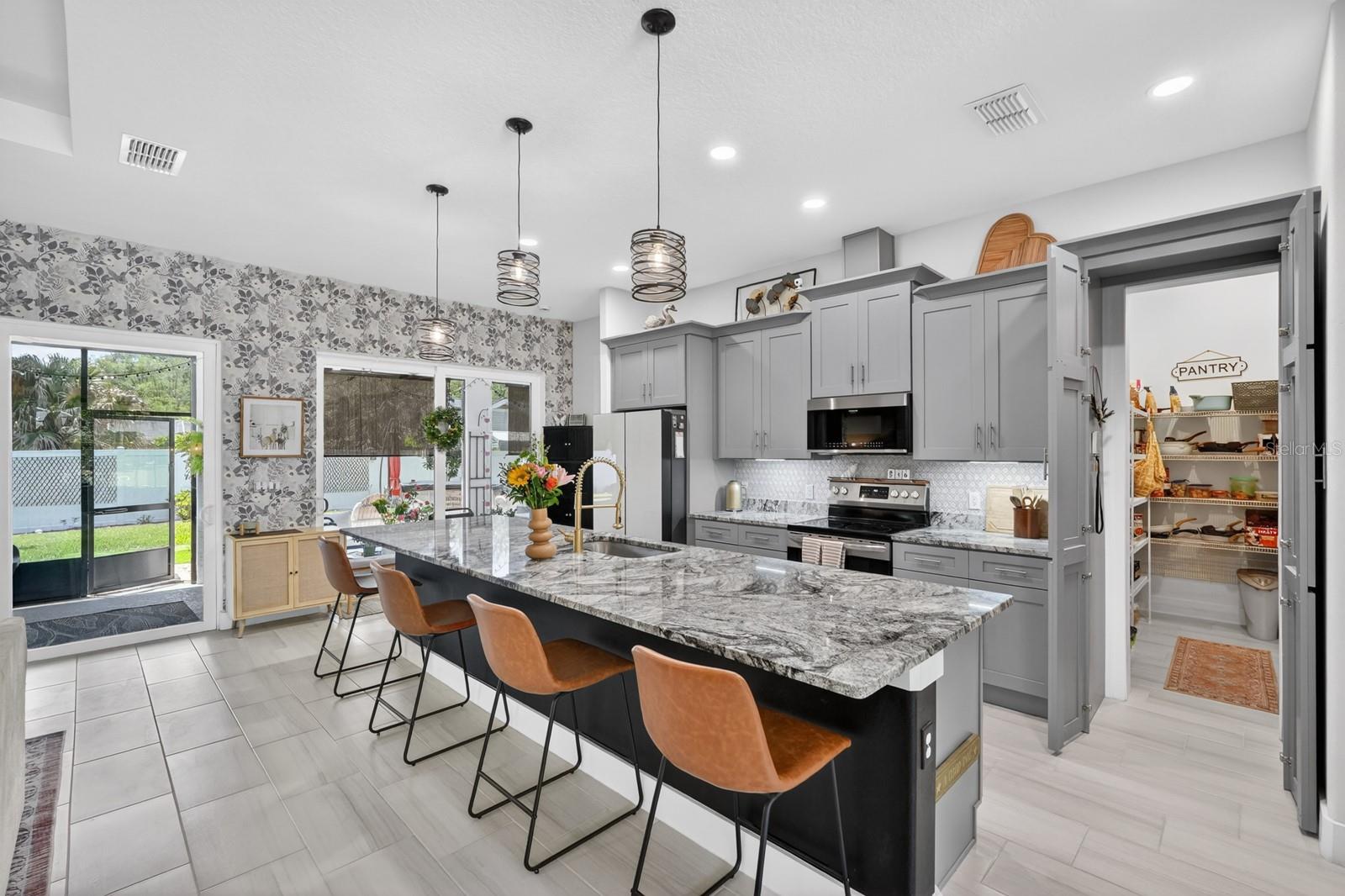 PINE LAKES - Residential