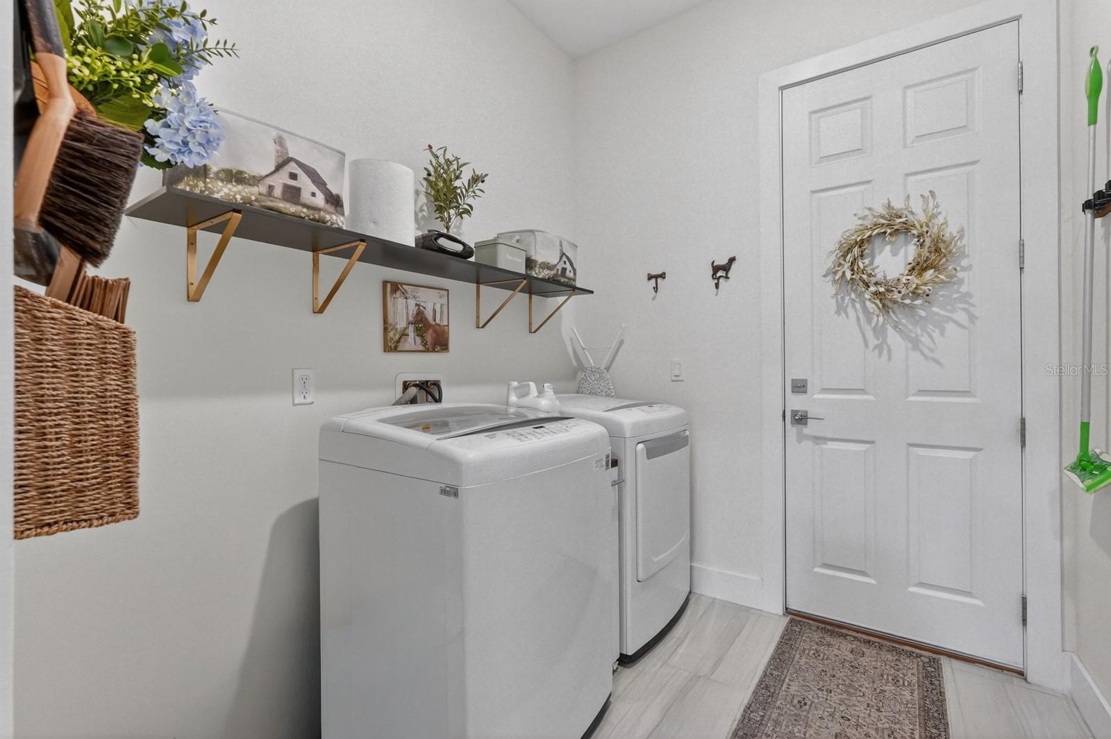 PINE LAKES - Residential