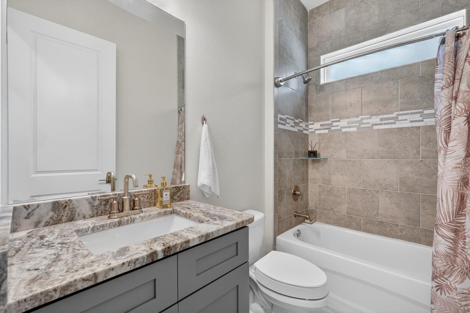 PINE LAKES - Residential