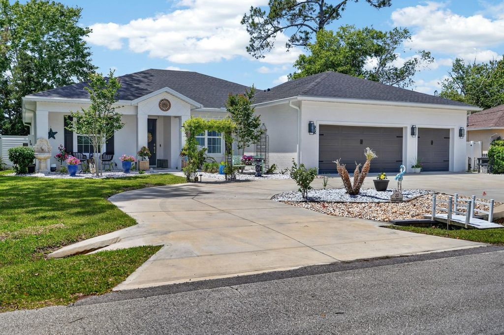 Photo of 22 White Hurst Lane, Palm Coast, FL 32164 (MLS # FC317756)