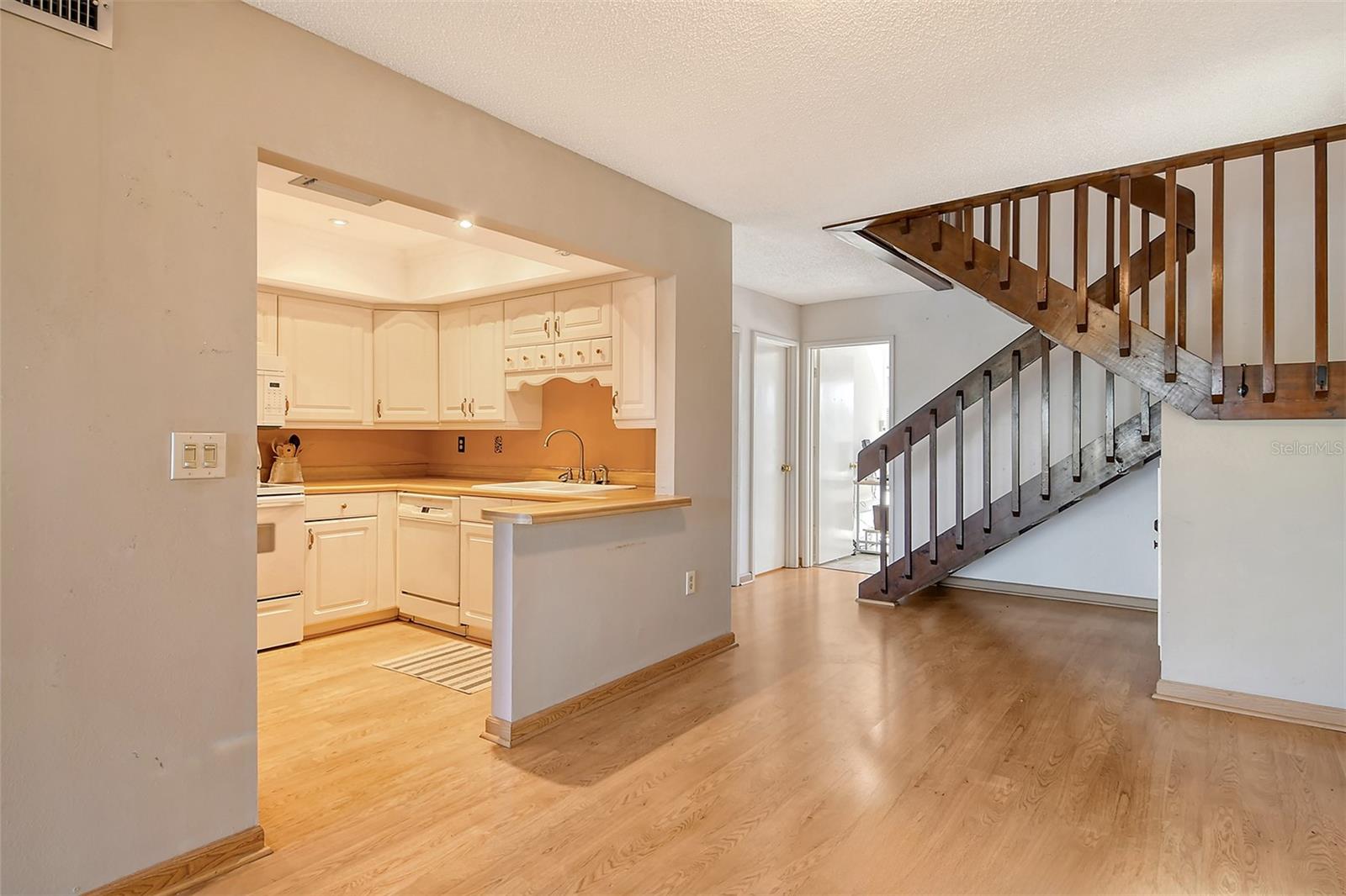 PELICAN COVE I - Residential Lease