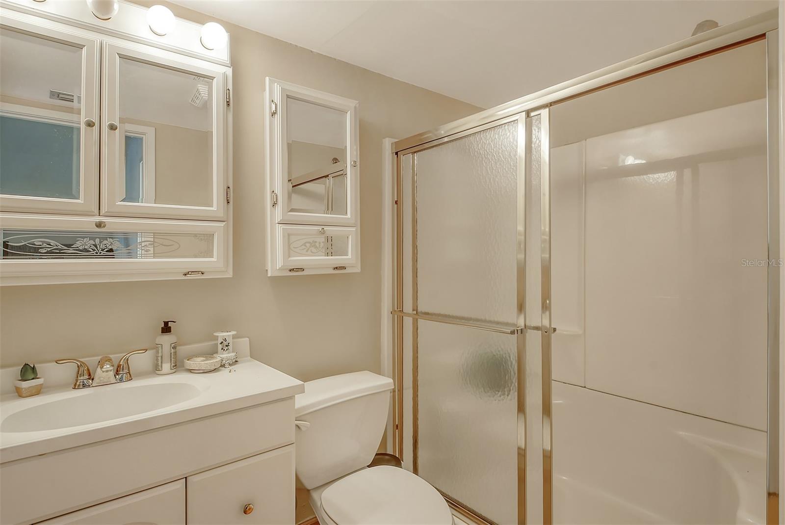 PELICAN COVE I - Residential Lease