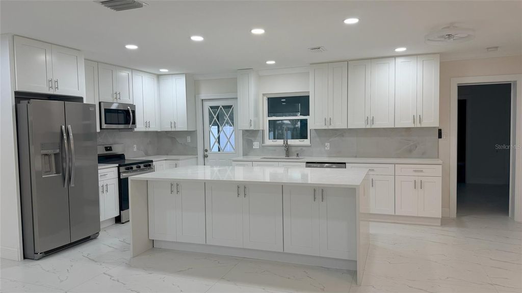 Photo of 3727 Overlook Drive NE, St Petersburg, FL 33703 (MLS # O6401952)