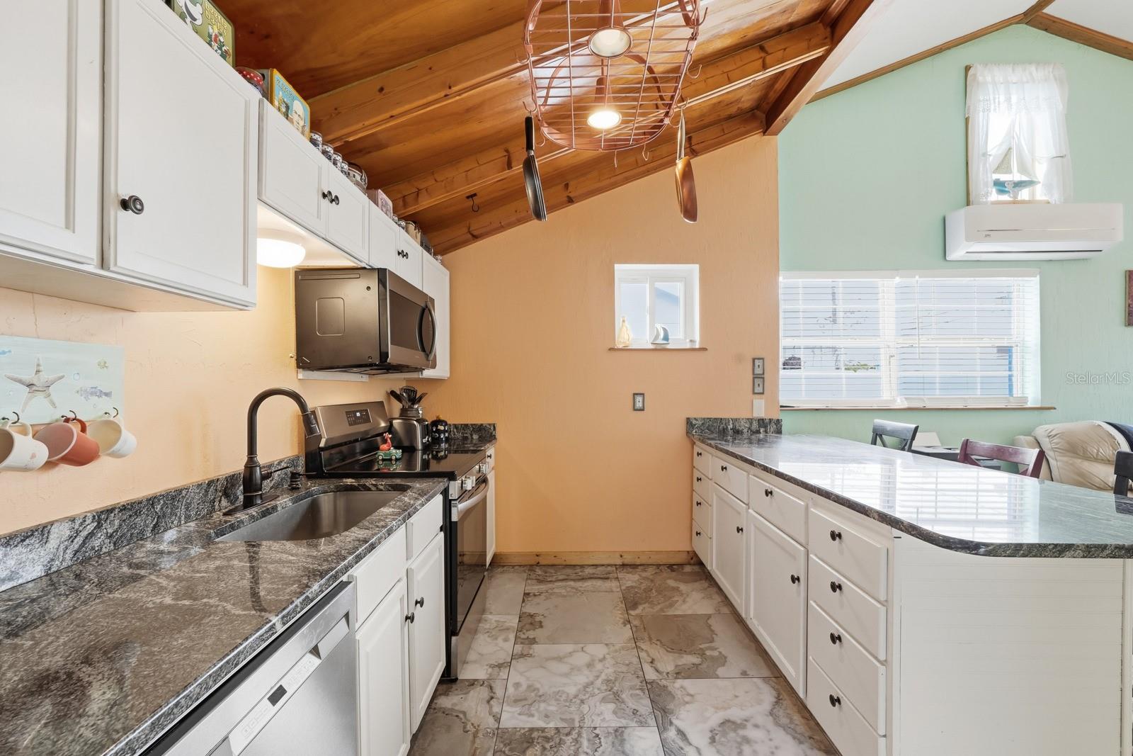 HUSTONS DAYTONA BEACH - Residential