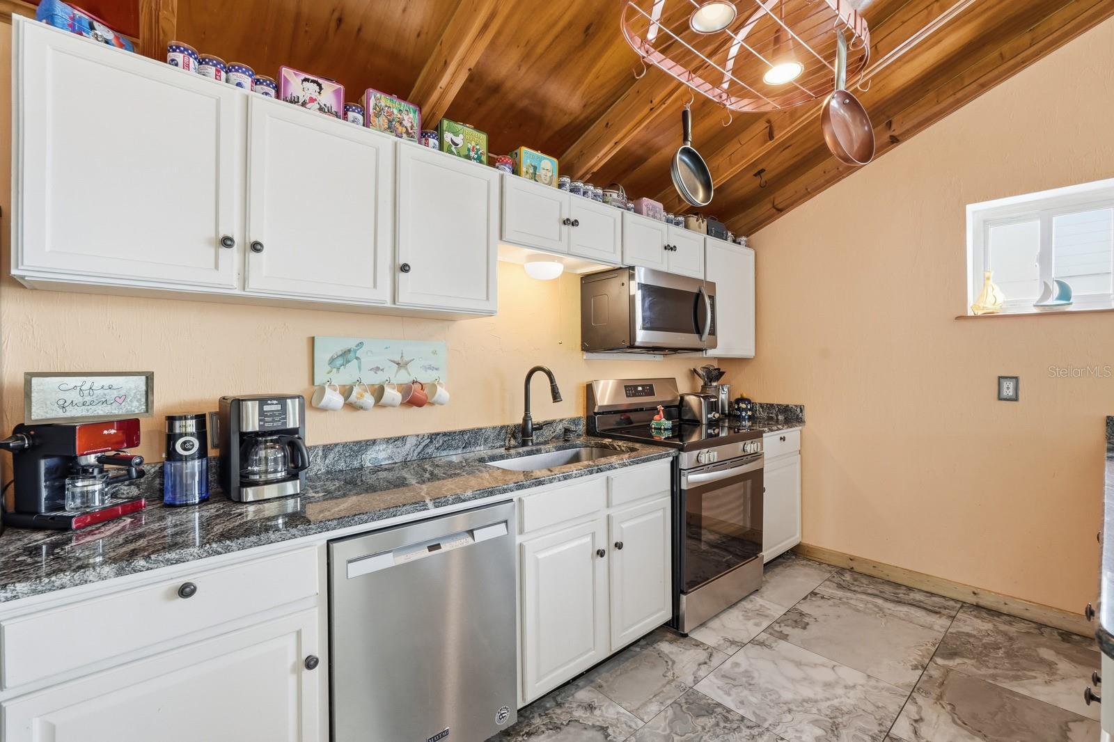 HUSTONS DAYTONA BEACH - Residential