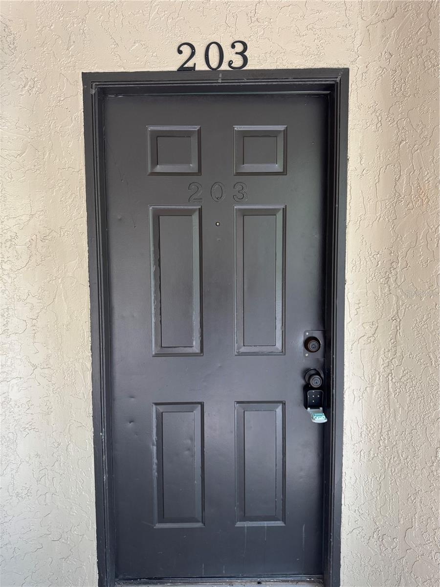 Spacious 2 Bed, 2 Bath First-Floor Condo in Altamonte Springs – Water Included! Conveniently located close to Wekiva Springs, just 15 min from Orlando downtown, with excellent proximity to retail and dining.
