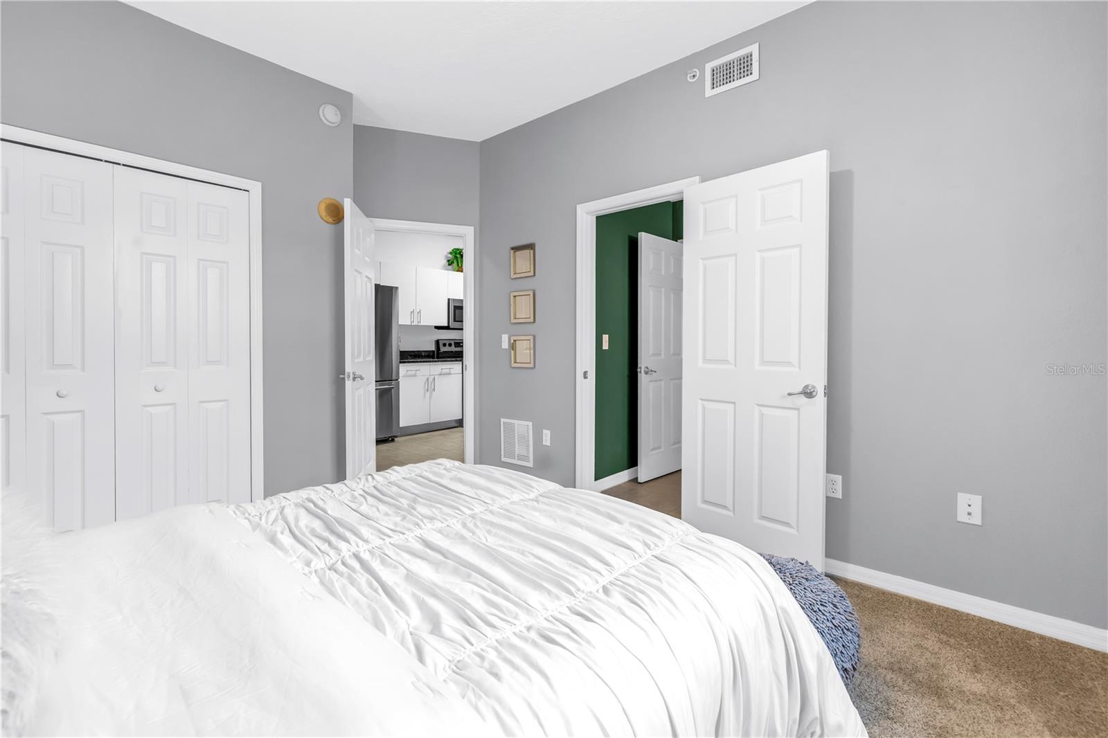 CASABLANCA TOWERS CONDO - Residential Lease