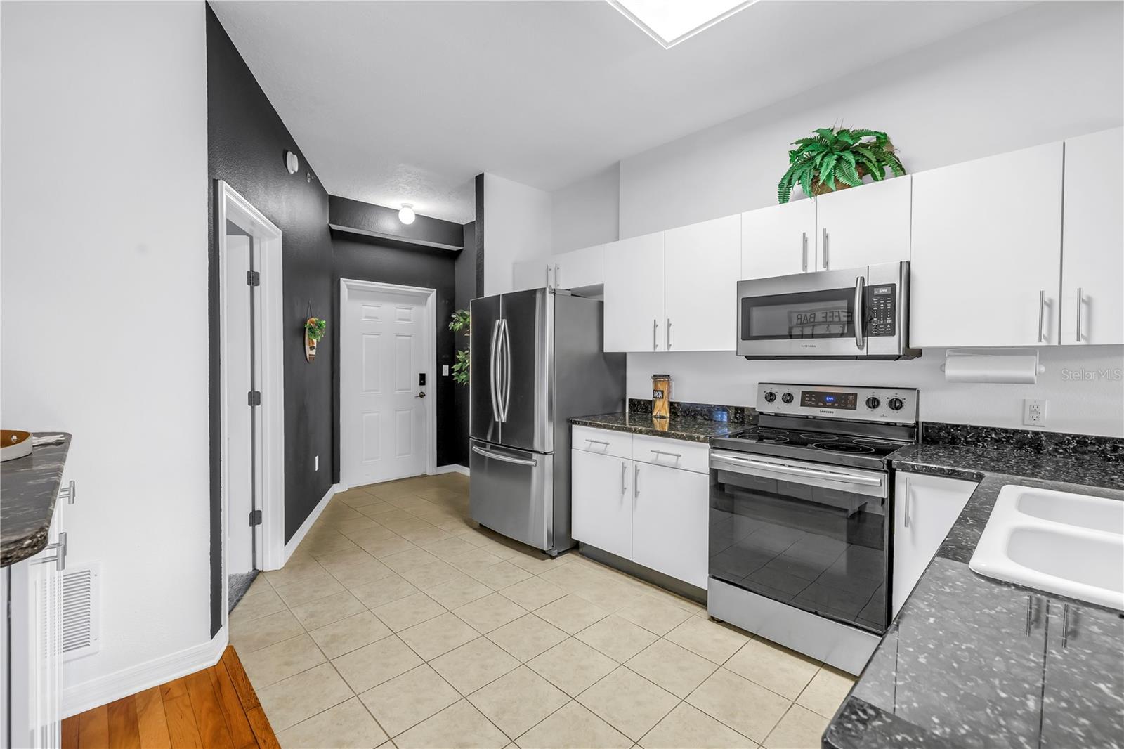 CASABLANCA TOWERS CONDO - Residential Lease