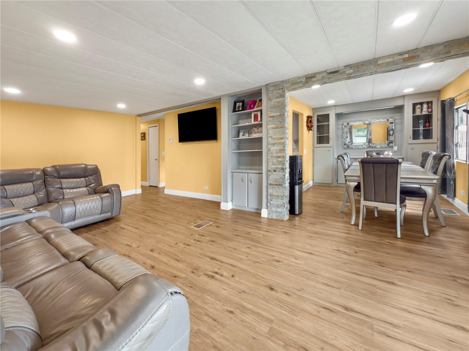 WOODLAND MANOR MOBILE HOME - Residential