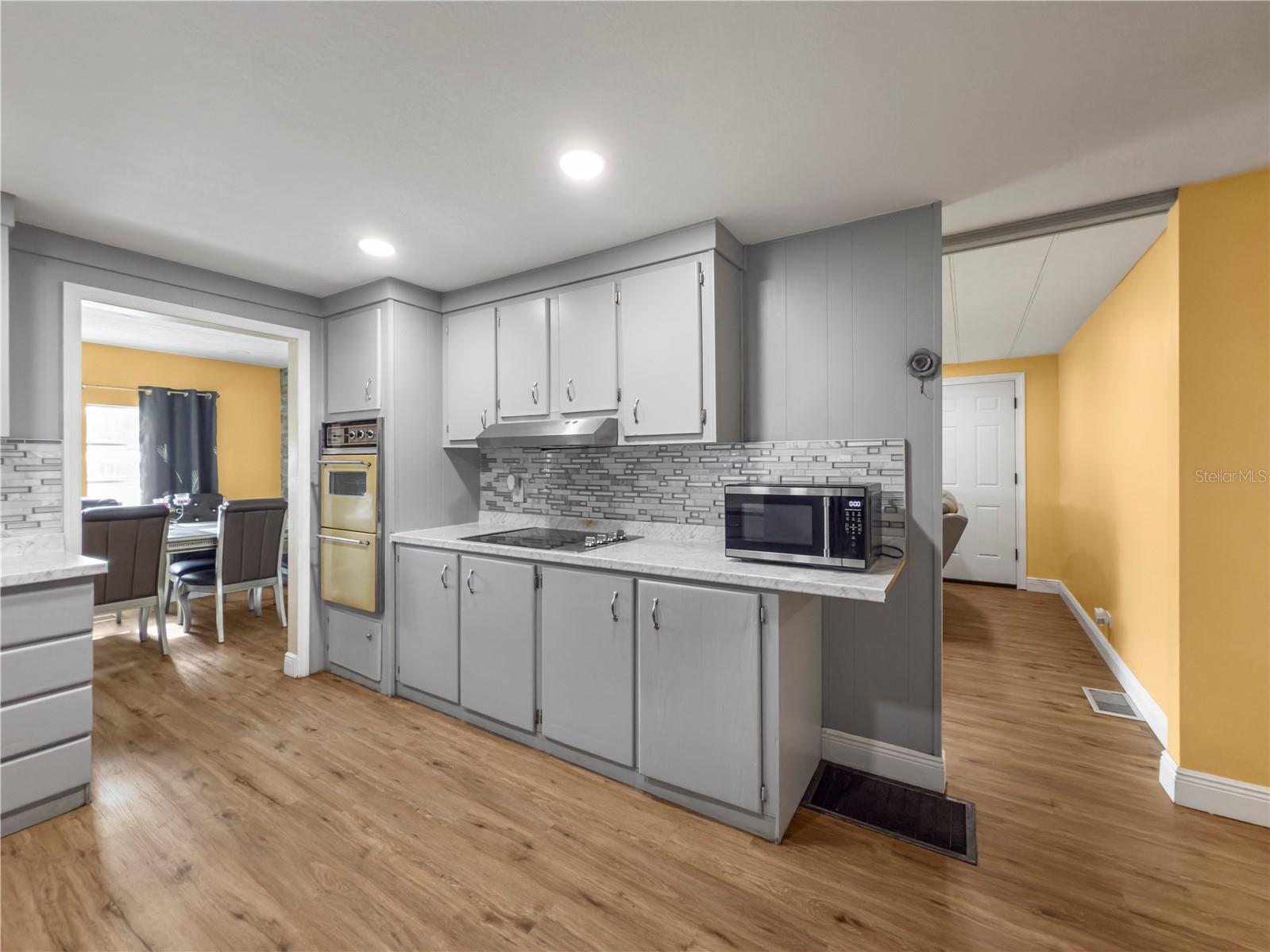 WOODLAND MANOR MOBILE HOME - Residential