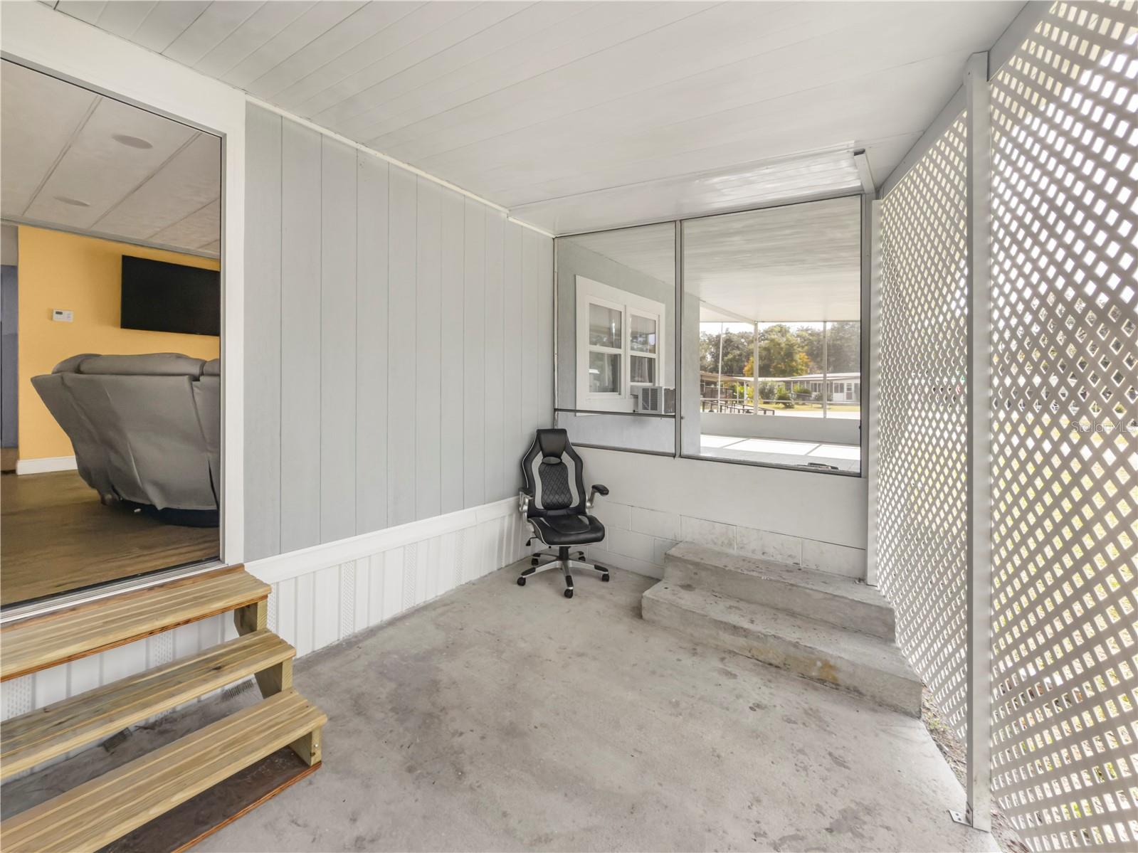 WOODLAND MANOR MOBILE HOME - Residential