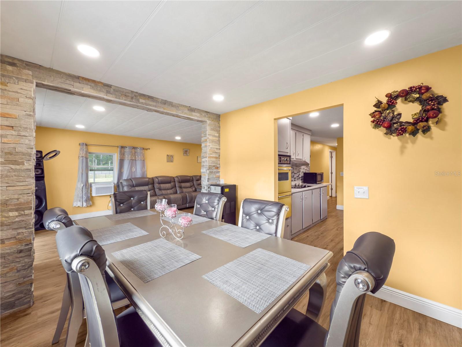 WOODLAND MANOR MOBILE HOME - Residential