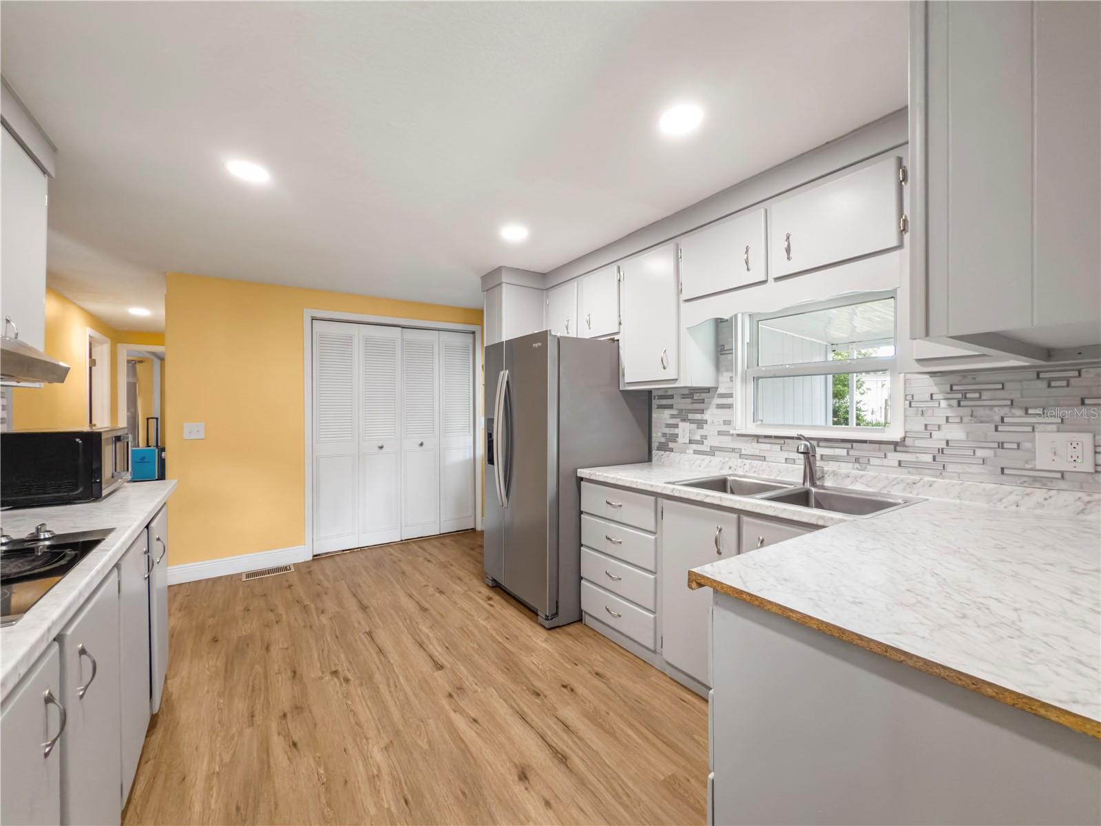 WOODLAND MANOR MOBILE HOME - Residential