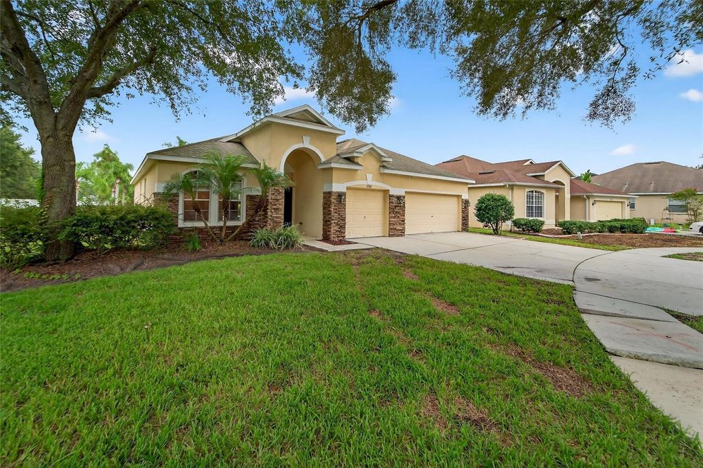 Photo of 2502 Bonterra Boulevard, Valrico, FL 33594 (MLS # TB8418347)