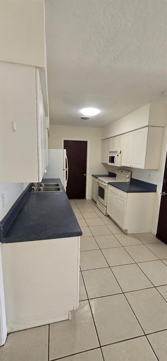 SOUTH VENICE - Residential Lease