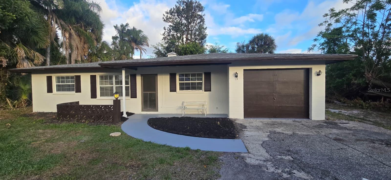 SOUTH VENICE - Residential Lease