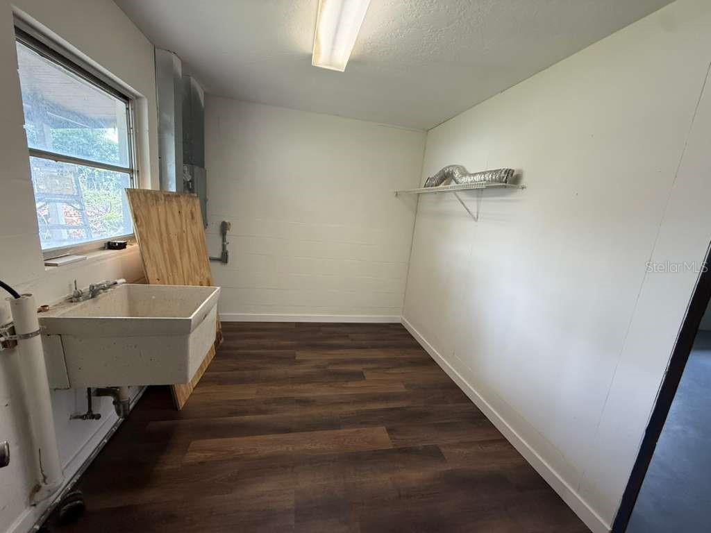 SOUTH VENICE - Residential Lease
