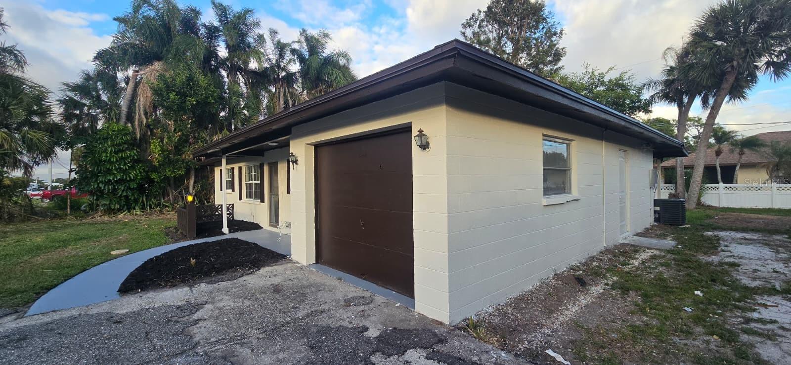 SOUTH VENICE - Residential Lease
