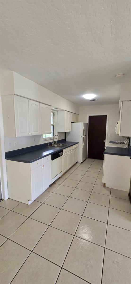 SOUTH VENICE - Residential Lease