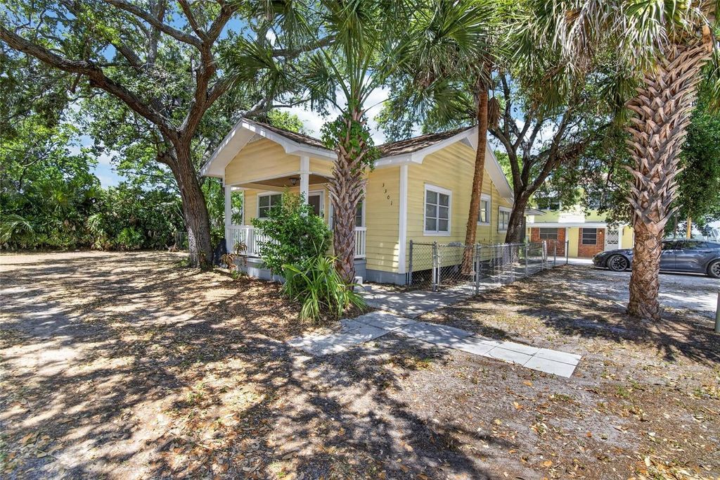 Photo of 3301 W Woodlawn Avenue #2, Tampa, FL 33607 (MLS # O6403896)