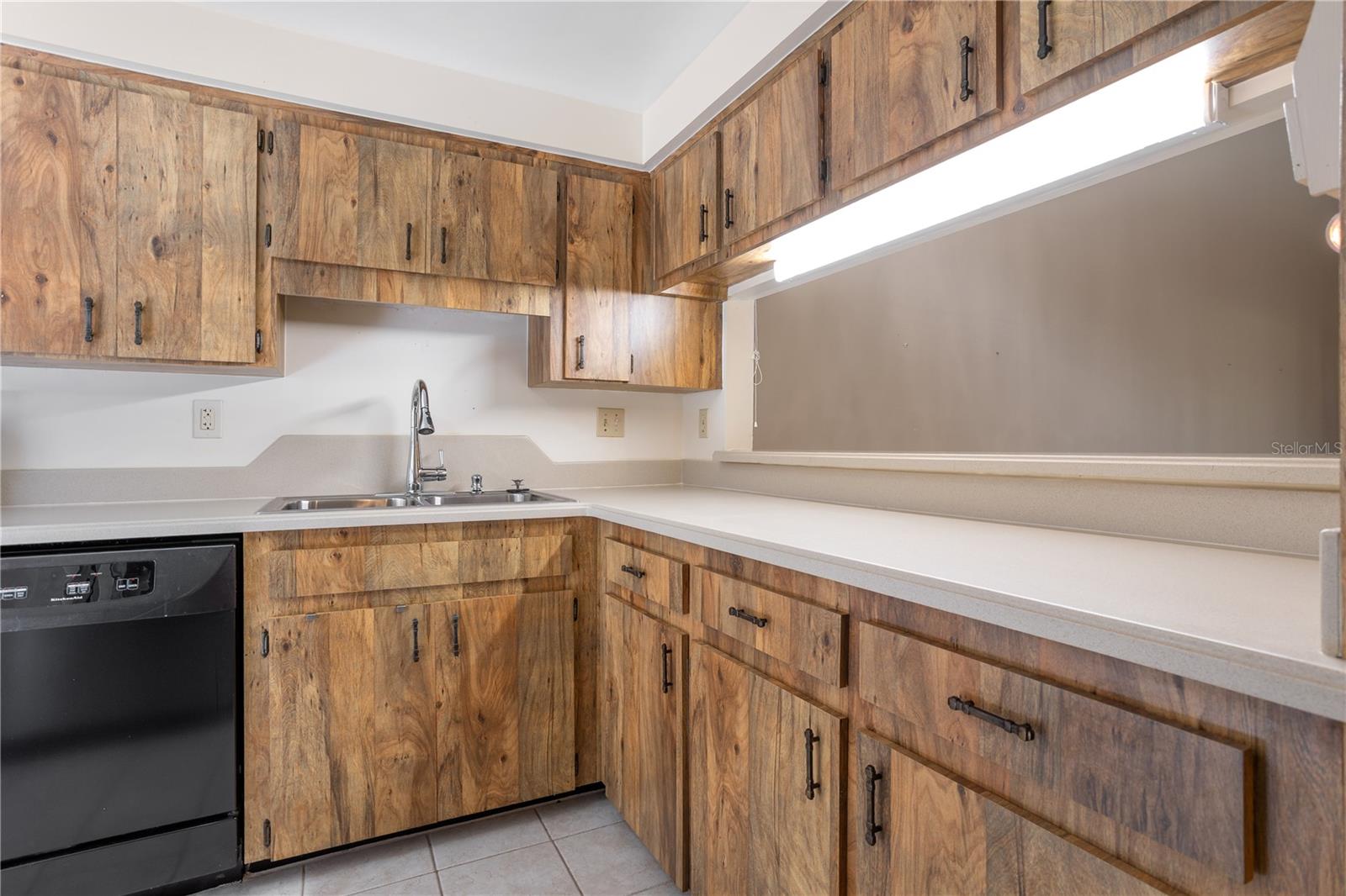 LAKE OF THE WOODS SEC 05 TWNHS - Residential